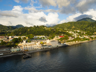 Fototapeta na wymiar Hauptstadt Roseau in der Abenddämmerung, Roseau, Departement Guadeloupe, Dominica, kleine Antillen, Karibik