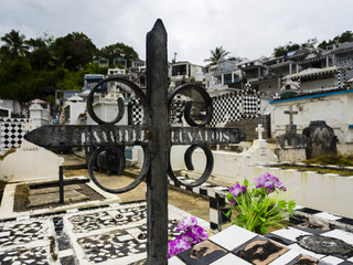 Gekachelte Gräber, Friedhof der Stadt Morne a l'Eau, Guadeloupe, Grande-Terre, Französische...