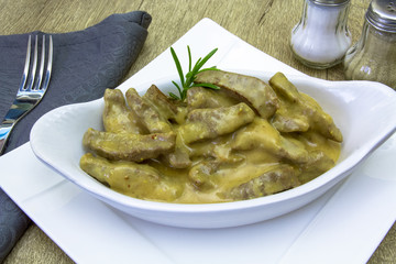 émincé de boeuf à la moutarde