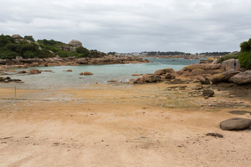 Plage et rochers à Ploumanac'h