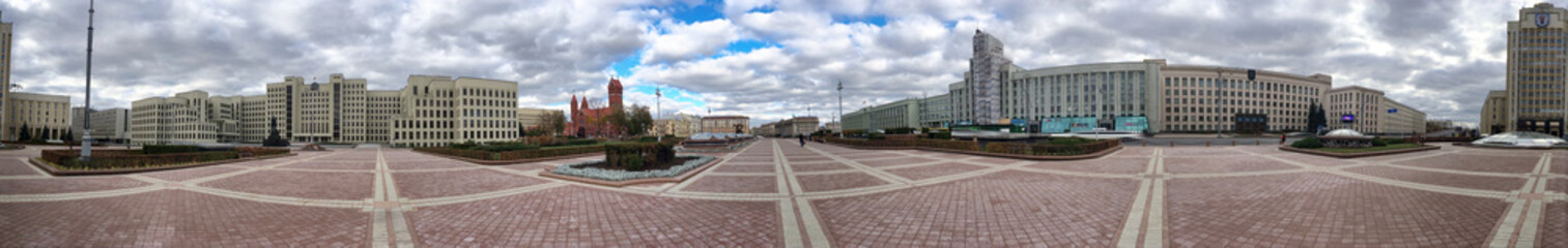 Fototapeta na wymiar An independence square - the main square of Minsk and the city centre.