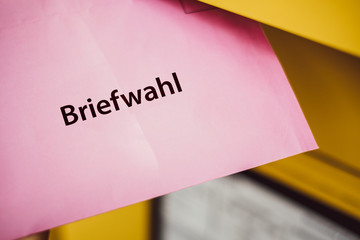 Briefwahl zur Bundestagswahl Wahlbrief Briefkasten