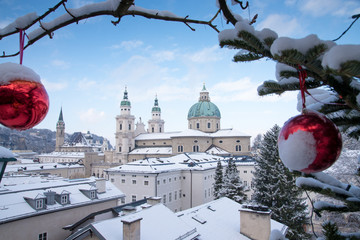 Obraz premium Salzburg w śnieżną zimę