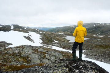 Obraz premium Typical norwegian landscape with snowy mountains