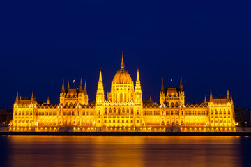 Fototapeta premium Budapest Parliament at night - Long exposure.