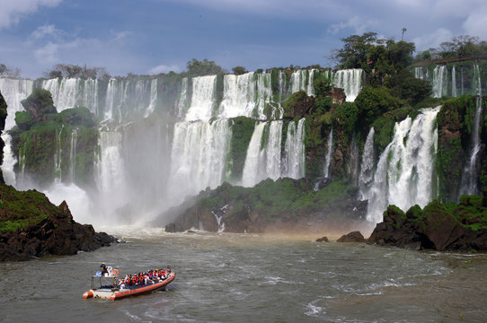 Bateau sous les cascades - 4