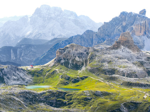Italien, Trentino-S&uuml;dtirol, Sextener Dolomiten, Nachmittagstour &uuml;ber B&uuml;llelejoch zur Oberbachernspitze, Ein&ouml;de im Berggebiet, Blick von der &Ouml;stlichen Oberbachernspitze auf das Rif. Zsigmondy Comici