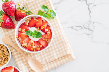 yogurt with strawberry and granola