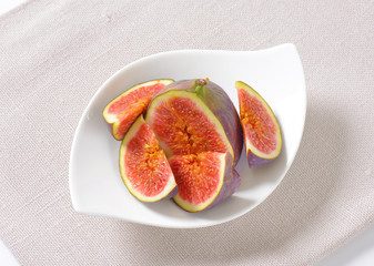 fresh sliced figs