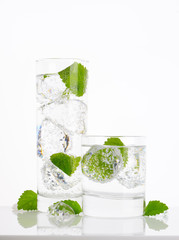 fizzy water with mint and ice