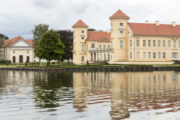 Naklejka na ściany i meble Schloss Rheinsberg am Grienericksee in Brandenburg