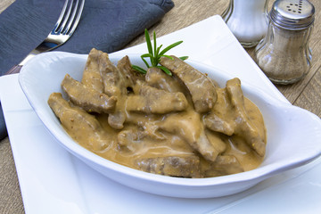 émincé de boeuf à la moutarde