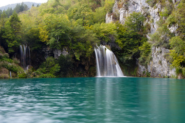 Fototapeta na wymiar Wasserfälle in Kroatien an den Plitvicer Seen