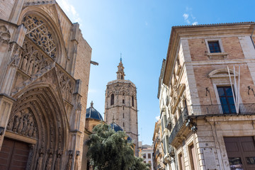 Fototapeta na wymiar Cathédrale et Micalet au centre de Valence, Espagne