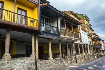 Calle Galiana en el casco viejo de Avilés, Asturias, España