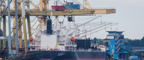GENERAL CARGO - Ship at the transshipment quay   © Wojciech Wrzesień