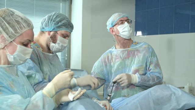 Medical staff in the opearing room doing sucessful surgical procedure