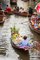 Obraz premium Amphawa Floating Market in November 24 ,2013 in Ratchaburi,Thailand.