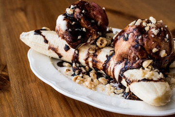 Banana Split with ice cream, chocolate sauce and Hazelnuts.
