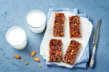 Honey nuts bars with milk
