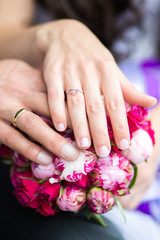 Obraz na płótnie Canvas bride and groom Hands with rings