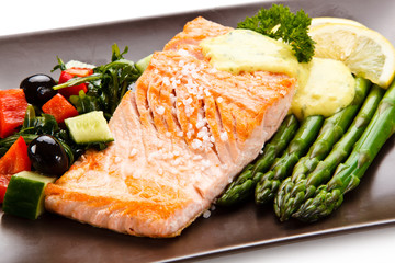 Grilled salmon and asparagus 