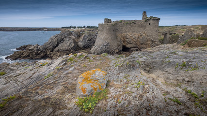 Burg an einer Atlantik-Küste