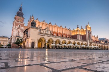 Fototapeta Cloth Hall and Town Hall tower on the Main Market Square in Krakow, illuminated in the morning obraz