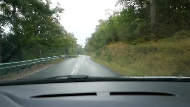 vitesse sur route mouill&eacute;e