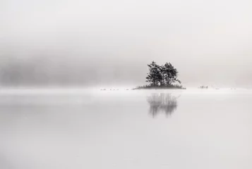 Ruhige und einfache Aussicht von der Insel am See im Nationalpark, Finnland. © Jani Riekkinen