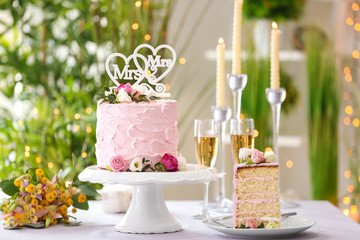 Obraz na płótnie Canvas Beautiful wedding cake for lesbian wedding decorated with flowers on table