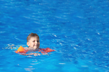 Fototapeta na wymiar Caucasian boy swimming in the pool.