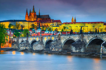 Obraz premium Amazing medieval stone Charles bridge and castle Prague, Czech Republic