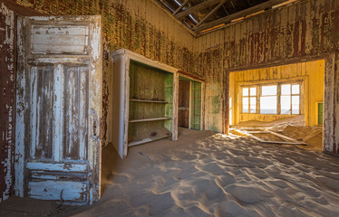 Fototapeta na wymiar Abandoned ghost town of Kolmanskop in Namibia