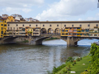 Obraz premium Iconic Vecchio Bridge in Florence over river Arno called Ponte Vecchio