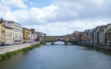 Fototapeta na wymiar River Arno and Vecchio Bridge in Florence (Ponte Vecchio)
