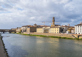 Fototapeta na wymiar Historic city center of Florence - view from River Arno