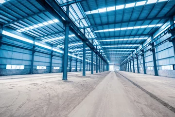 Photo sur Plexiglas Bâtiment industriel bâtiment à structure métallique vide