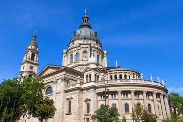 Fototapeta na wymiar Saint Stephen's basilica in Budapest, Hungary.