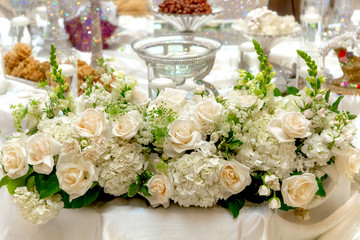 Obraz na płótnie Canvas Bride table Flowers 