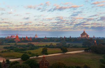 Obraz premium Bagan Pagodas during sunrise, Myanmar