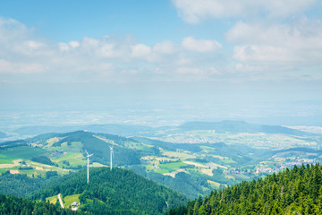 Fototapeta na wymiar Blick auf Windkraftanlage auf dem Schauinsland bei Freiburg