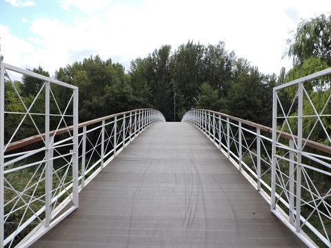 Pasarela peatonal al parque Isla Dos Aguas, Palencia