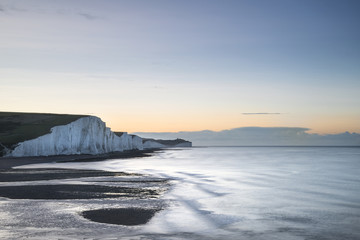 Fototapeta premium Beautiful dawn landscape of Seven Sisters cliffs landmark on English coast