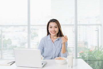 Female business executive eating lunch  at her workplace