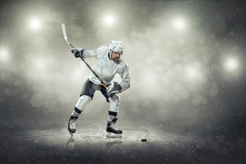 Obraz na płótnie Canvas Ice hockey player on the ice, outdoors
