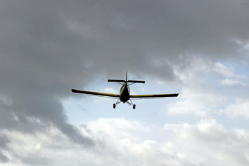 Fototapeta na wymiar Avioneta en vuelo