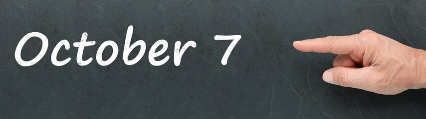 Obraz premium October 7 on a blackboard