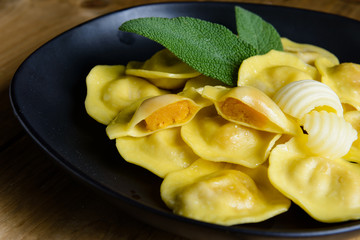 Pasta ripiena di zucca, fuoco selettivo