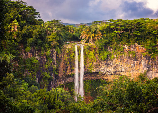 Fototapeta Piękna panorama wodospadu Chamarel
